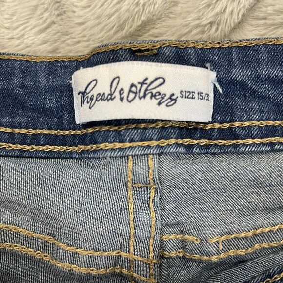 Threads & Others Jeans Women 15/32 Skinny Mid Rise Distressed Blue Raw Hem Denim - Picture 4 of 8